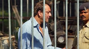 sanjay dutt, sanjay dutt release, PIL against sanjay dutt, PIL against sanjay dutt early release, munna bhai released, Bombay high court, bombay HC, why was sanjay dutt in jail, yerawada jail, sanjay dutt movies, sanjay dutt bio pic, india news, bollywood news, latest news