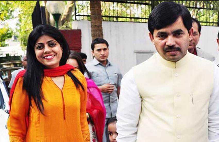 Valentine's Day, politician's love story, indian politician love story, priyanka gandhi robert vadra, mukhtar abbas naqvi wife seema, akhilesh yadav dimple yadav, digvijay singh with amrita rai, sachin pilot and sara pilot, arvind kejriwal wife sunita pics, shatrughan sinha poonam sinha, shahnawaz hussain wife renu sharma