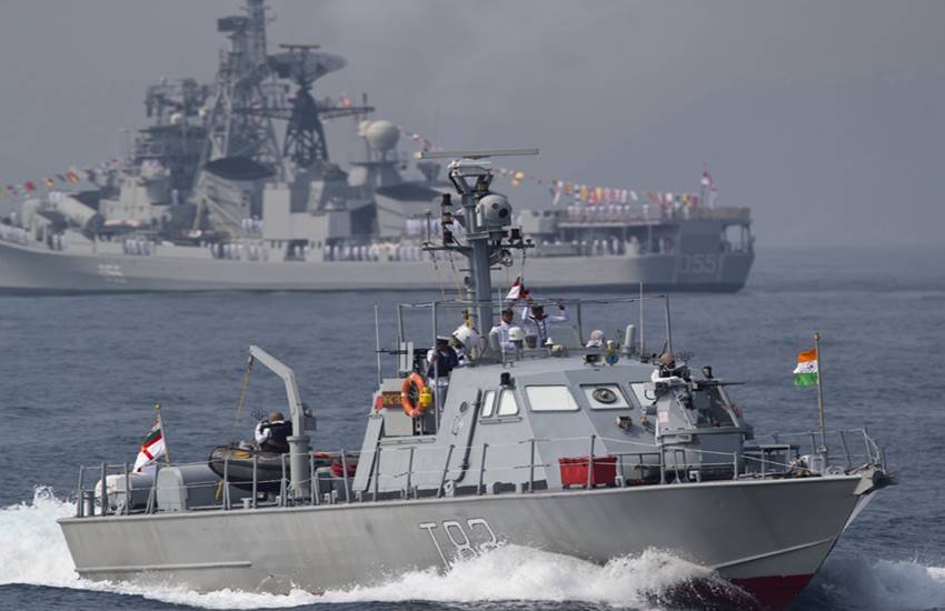 International Fleet Review, ins sumitra, navy, airforce,primeminister narendra modi, defence, president pranav mukherjee, इंटरनेशनल फ्लीट रिव्यू, आइएनएस सुमित्रा, नेवी, एयर फोर्स, प्रधानमंत्री मोदी, राष्ट्रपति प्रणव मुखर्जी