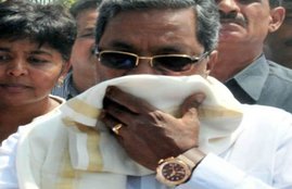 hd kumaraswamy, karnataka, cm, ₹70 lakh, hublot, 70 lakh watch, is, a, 'gift', Janata Dal (S), Karnataka Chief Minister, Siddaramaiah, Rs 70 lakh, कुमार स्‍वामी, सिद्धारमैया, 70 लाख की घड़ी, कर्नाटक मुख्‍यमंत्री