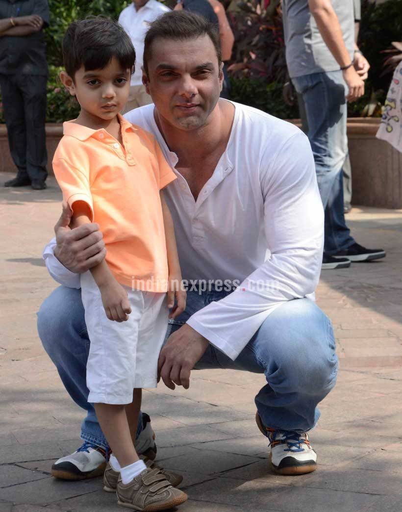 B-Town celebrates, baby shower of Salman Khan sisterm, arpita sharma khan baby shower function,SALMAN KHAN SISTER ARPITA, Salman Khan kisses ex-girlfriend Sangeeta Bijlani, Salman Khan, Anushka Sharma, Sangeeta Bijlani