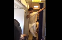 फ्लाइट में कॉन्‍सर्ट: JET ने सस्‍पेंड कीं 5 एयर होस्‍टेस, सोनू निगम ने कहा- ये है असली Intolerance