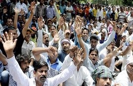 MCD, delhi nagar nigam worker, MCD worker strike, AAP, BJP, Salery, Delhi Garbage, delhi government