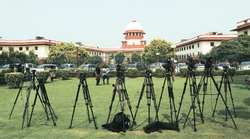अरुणाचल विवाद: सुप्रीम कोर्ट ने मानी ‘गलती’, गवर्नर को जारी किया नोटिस वापस लिया 