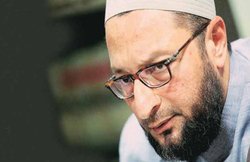कांग्रेस MLC की पिटाई के केस में AIMIM सांसद असदुद्दीन ओवैसी ने हैदराबाद में किया सरेंडर