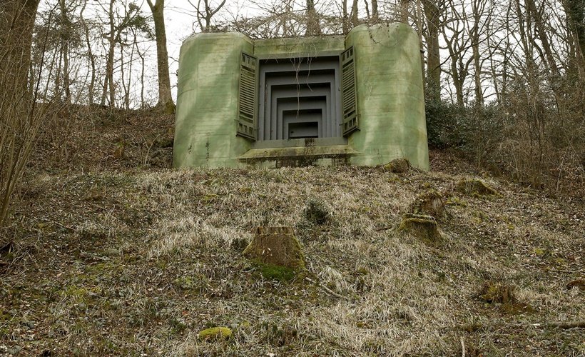 Switzerland, Swiss army bunkers, commercialisation, La Claustra, Deltalis Data Centre, Swiss flag, hotels, cheese, World War II, Axis powers, Alps, National Redoubt, Notloesung, mountains, Gotthard mountain range, Germany
