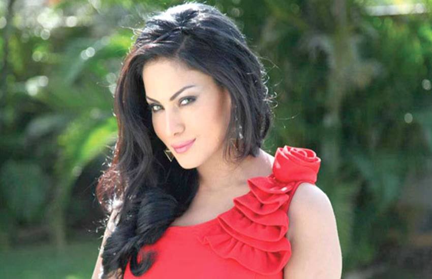 Veena Malik, veena malik blasphemy, veena malik controversies, veena malik affairs, veena malik ashmit patel, veena malik nude photoshoot, veena malik anti india tweet, वीणा मलिक, वीणा मलिक विवाद, वीणा मलिक अफेयर, वीणा न्‍यूड फोटोशूट