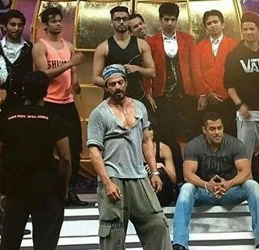 toifa, toifa photos, toifa salman, toifa 2016, shah rukh khan, salman khan, srk salman, gautam gulati, ranveer singh, kareena kapoor khan, genelia deshmukh, karisma kapoor, parineeti chopra, ritesh deshmukh, anushka sharma, entertainment photos, entertainment news, सलमान खान, शाहरुख खान, रणवीर सिंह, परिणीति चोपड़ा, गौतम गुलाटी, जेलेनिया डिसूजा, करीना कपूर, करिश्मा कपूर, श्यामक डावर, मोनिषा जयसिंह