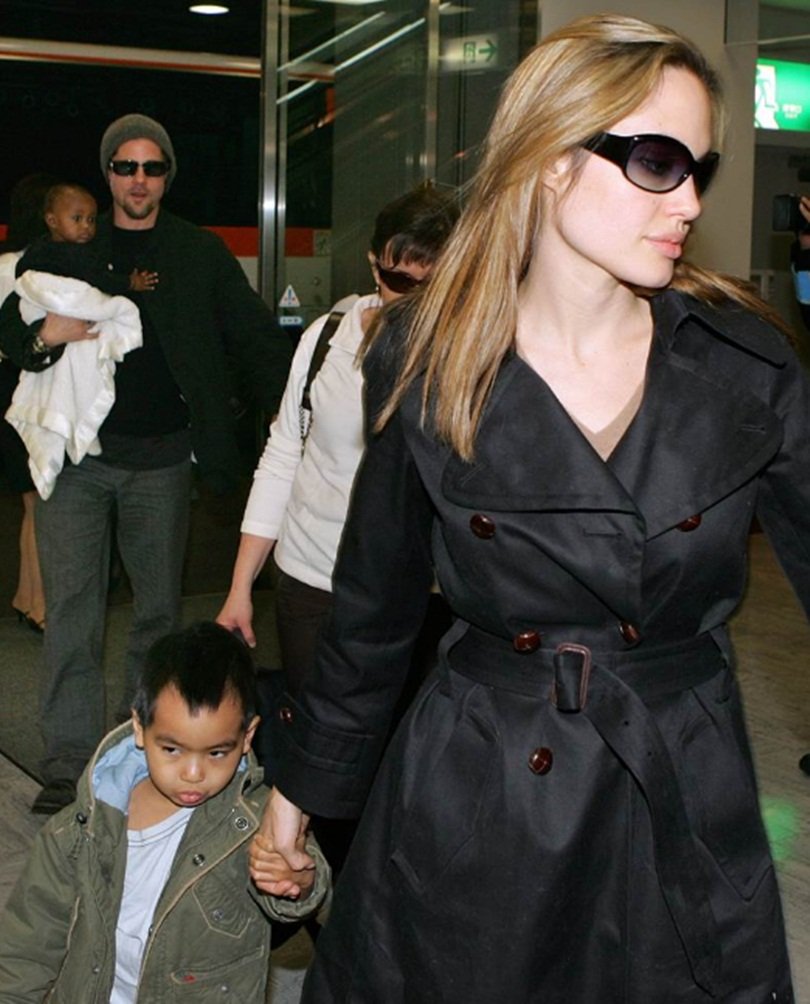 Angelina Jolie and Brad Pitt family, Angelina Jolie, Brad Pitt, Angelina Jolie and Brad Pitt life, Angelina Jolie and Brad Pitt children, Angelina Jolie and Brad Pitt home, Angelina Jolie and Brad Pitt shifts london, movie World War Z, Maddox, Pax, Zahara, Shiloh, Knox, Vivienne, home in London, Angelina Jolie and Brad Pitt new home, White House-style home, hollywood news, hollywood hindi news, हॉलीवुड, एंजेलिना जॉली, ब्रेड पिट, जॉर्ज क्लूनी, व्हाइट हाउस