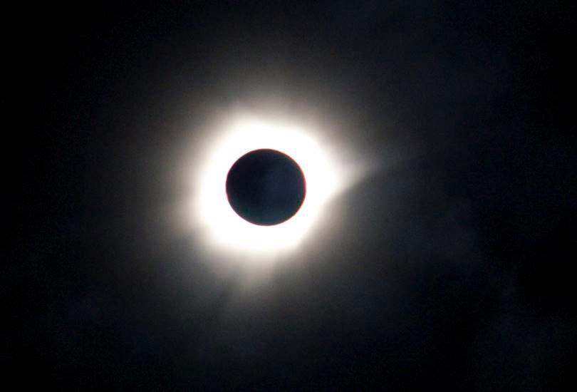 Indonesia, Solar eclipse, eclipse, Solar eclipse in Indonesia, Solar eclipse in india, Asia, solar eclipse in asia, solar eclipse photos, सूर्य ग्रहण की तस्वीर, सूर्य ग्रहण, भारत में सूर्य ग्रहण