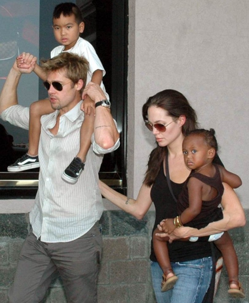 Angelina Jolie and Brad Pitt family, Angelina Jolie, Brad Pitt, Angelina Jolie and Brad Pitt life, Angelina Jolie and Brad Pitt children, Angelina Jolie and Brad Pitt home, Angelina Jolie and Brad Pitt shifts london, movie World War Z, Maddox, Pax, Zahara, Shiloh, Knox, Vivienne, home in London, Angelina Jolie and Brad Pitt new home, White House-style home, hollywood news, hollywood hindi news, हॉलीवुड, एंजेलिना जॉली, ब्रेड पिट, जॉर्ज क्लूनी, व्हाइट हाउस