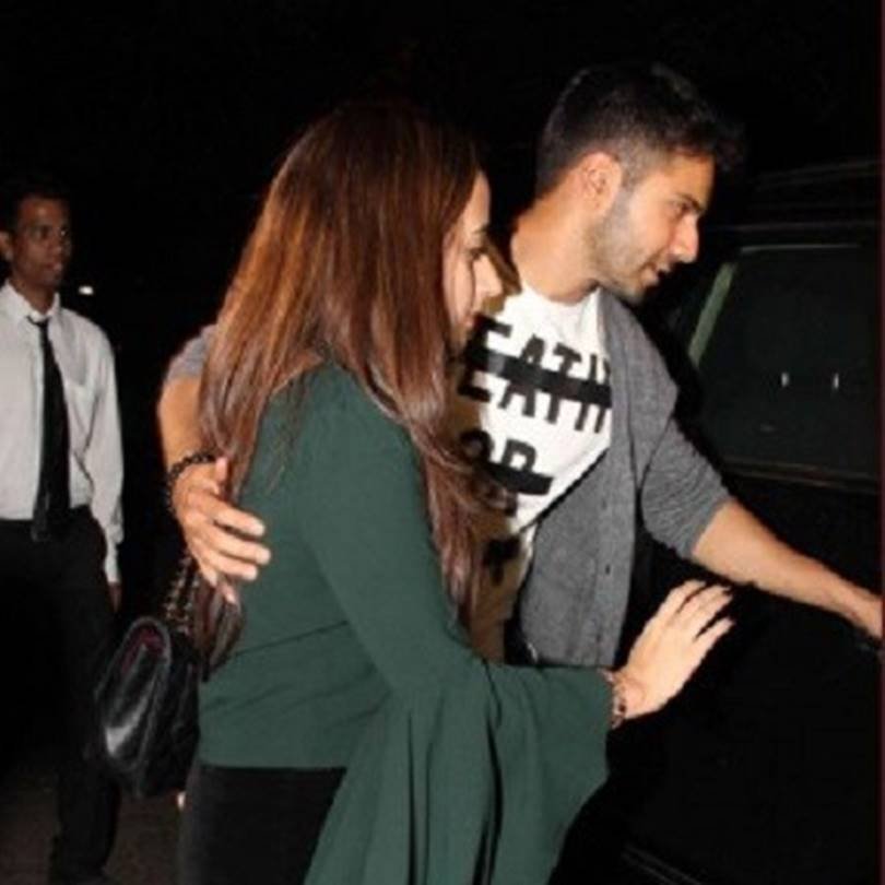 natasha and varun fight, varun love life, varun dhawan girl friend, Varun Dhawan, Natasha Dalal, Varun girlfriend Natasha, Kishor Bajaj daughter Kresha, Kresha bajaj marriage party, Natasha love life, who is natasha, who is varun girlfriend, नताशा दलाल, वरुण धवन, क्रेशा बजाज, किशोर बजाज