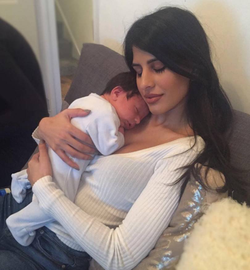 Jasmin Walia, Jasmin Walia photos, TV Personality, Actress, Singer Photo, Jasmin Walia Instagram, Jasmin Walia tv show, Jasmin Walia love life, Jasmin Walia biography, Ross Worswick, ITV2, The Only Way Is Essex, LOLA, Desi Rascals, Doctors, Casualty, The Bill, The X Factor, Jasmin Walia birth, जैस्मीन वालिया, ब्रिटिश टीवी