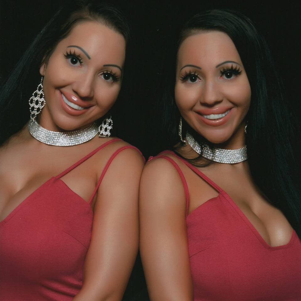 Anna and Lucy DeCinque,Anna and Lucy DeCinque Photos, Insight SBS, Twins, twins share boyfriend, Ben Byrne, pregnancy, Perth, identical twins, share boyfriend, vowed pregnant, twins share everything, ben byrn