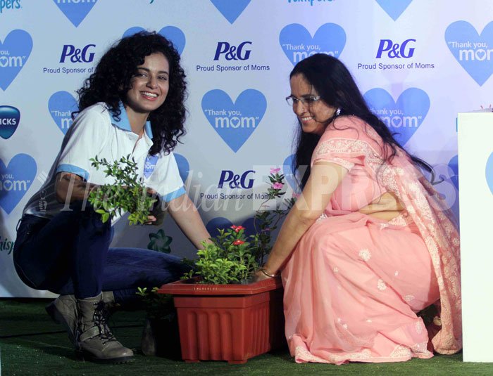 Bollywood, Kangana Ranaut, International Women's Day, Rangoli Ranaut, Acid Attack, kangna photos, kangna parests, kangna born