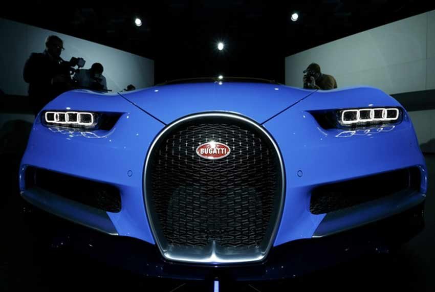 Bugatti Chiron, Bugatti Veyron, Geneva Motor Show, Bugatti Chiron photos, Bugatti Chiron Photo Gallery, World's Fastest Production Car, World's Fastest Car