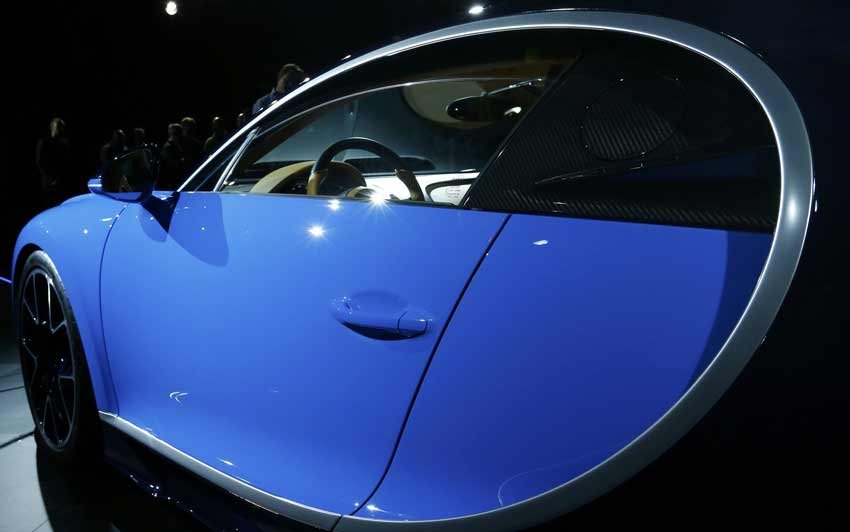 Bugatti Chiron, Bugatti Veyron, Geneva Motor Show, Bugatti Chiron photos, Bugatti Chiron Photo Gallery, World's Fastest Production Car, World's Fastest Car