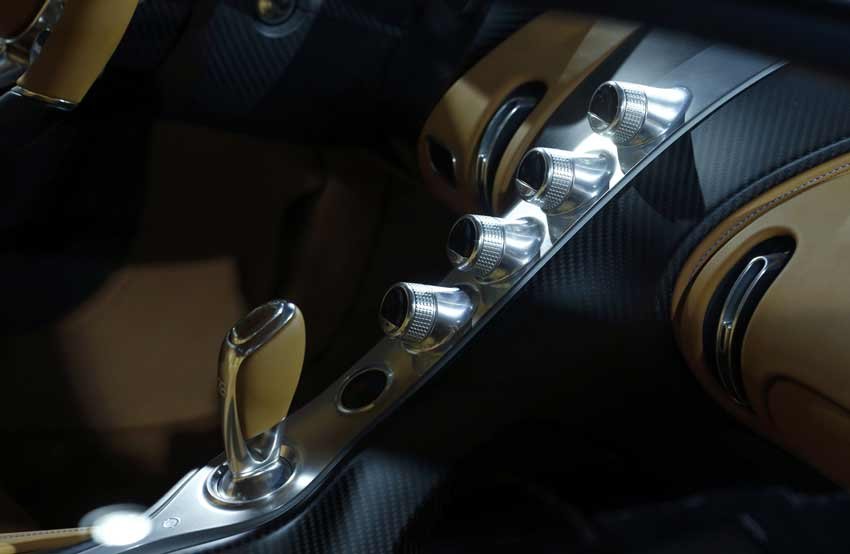 Bugatti Chiron, Bugatti Veyron, Geneva Motor Show, Bugatti Chiron photos, Bugatti Chiron Photo Gallery, World's Fastest Production Car, World's Fastest Car
