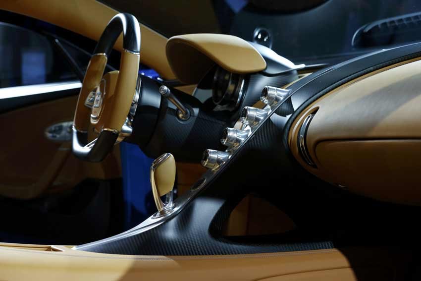 Bugatti Chiron, Bugatti Veyron, Geneva Motor Show, Bugatti Chiron photos, Bugatti Chiron Photo Gallery, World's Fastest Production Car, World's Fastest Car