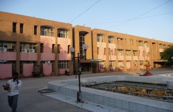 यूपीः हिंदी संस्थान में ‘बीफ पार्टी’ की तस्वीरें वायरल होने के बाद प्रदर्शन
