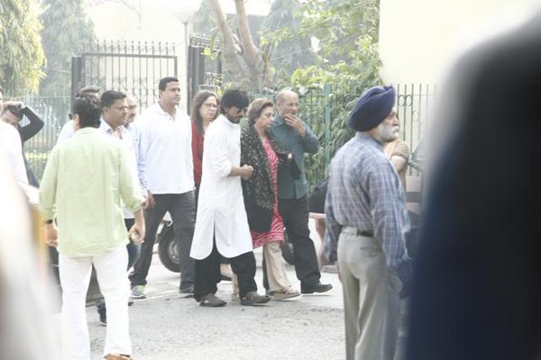 shah rukh khan, shah rukh khan father in law, shah rukh khan family pics, gauri khan, fauri khan father, gauri khans father dies, gauti khan's father pics, srk with father in law pics, srk pics family, Colonel Ramesh Chander Chhibber, Colonel Ramesh Chander Chhibber pics, Colonel Ramesh Chander Chhibber srk pics, entertainment