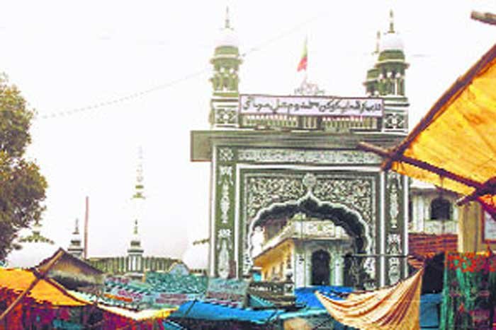 Maqdoom Shah Baba urs, mahim dargah, Maharashtra's chief minister, Devendra Fadnavis, national flag, sing national anthem, Maqdoom Shah Baba, Bharat Mata Ki Jai