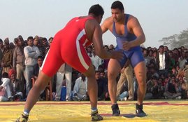 Mausam Khatri, Bharat Kesri Dangal 2016, Haryana wrestler Mausam Khatri, wrestler Mausam Khatri, Haryana wrestler, Wrestling, Haryana, Gurgaon, Manohar Lal Khattar, harayna police, हरियाणा पुलिस, सब इंस्पेक्टर, पहलवान, मौसम खत्री, सीएम मनोहर लाल खट्टर, भारत केसरी दंगल 2016, सुशील कुमा, योगेश्वरदत्त