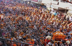 वाराणसी: पंडों की छवि सुधारने में जुटी मोदी सरकार, कहलाएंगे पर्यटक मित्र, सीखेंगे अंग्रेजी