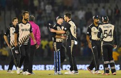 तीसरी जीत से न्यूजीलैंड सेमीफाइनल में, पाकिस्तान को 22 रन से हराया