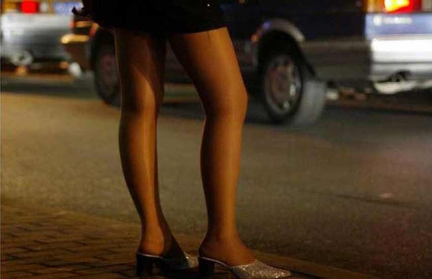 रुचिरा ने बताया,‘इस नर्क से बच निकलने वाली अधिकतर यौनकर्मी उनकी बात से सहमत हैं। वे भी अपने बच्चों के लिए समान चिंता और प्यार रखती हैं।’ (File Photo) रुचिरा ने बताया,‘इस नर्क से बच निकलने वाली अधिकतर यौनकर्मी उनकी बात से सहमत हैं। वे भी अपने बच्चों के लिए समान चिंता और प्यार रखती हैं।’ (File Photo)