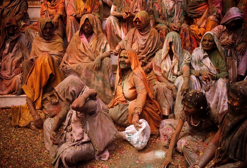 vrindavan widows Celebrate holi, vrindavan widows holi, widows holi vrindavan, Widow Holi in vrindavan, vrindavan Holi Widow, vrindavan Widow Holi Pic, Mathura