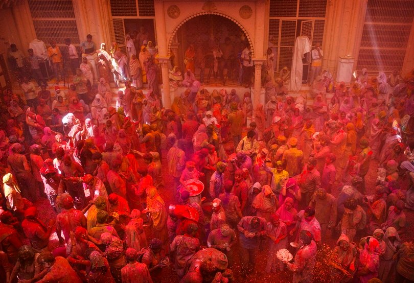 vrindavan widows Celebrate holi, vrindavan widows holi, widows holi vrindavan, Widow Holi in vrindavan, vrindavan Holi Widow, vrindavan Widow Holi Pic, Mathura