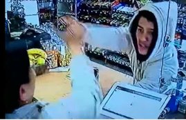Indian origin, store clerk, United States, hammer, Women Fight Robber, Indian origin Fight, US Store Clerk, Indian Women Hammer