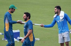 T-20 World Cup: कोहली ने पाक खिलाड़ी आमिर को सराहा और दिया खास उपहार