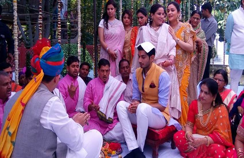aditya yadav marriage, aditya yadav wedding, mulayam singh nephew marriage, shivpal yadav son marriage, raj lakshmi singh, aditya yadav raj lakshmi marriage, akhilesh yadav cousin marriage, आदित्‍य यादव शादी, आदित्‍य यादव राजलक्ष्‍मी, अखिलेश यादव चचेरे भार्इ की शादी, आदित्‍य यादव शादी फोटो