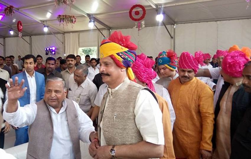 aditya yadav marriage, aditya yadav wedding, mulayam singh nephew marriage, shivpal yadav son marriage, raj lakshmi singh, aditya yadav raj lakshmi marriage, akhilesh yadav cousin marriage, आदित्‍य यादव शादी, आदित्‍य यादव राजलक्ष्‍मी, अखिलेश यादव चचेरे भार्इ की शादी, आदित्‍य यादव शादी फोटो