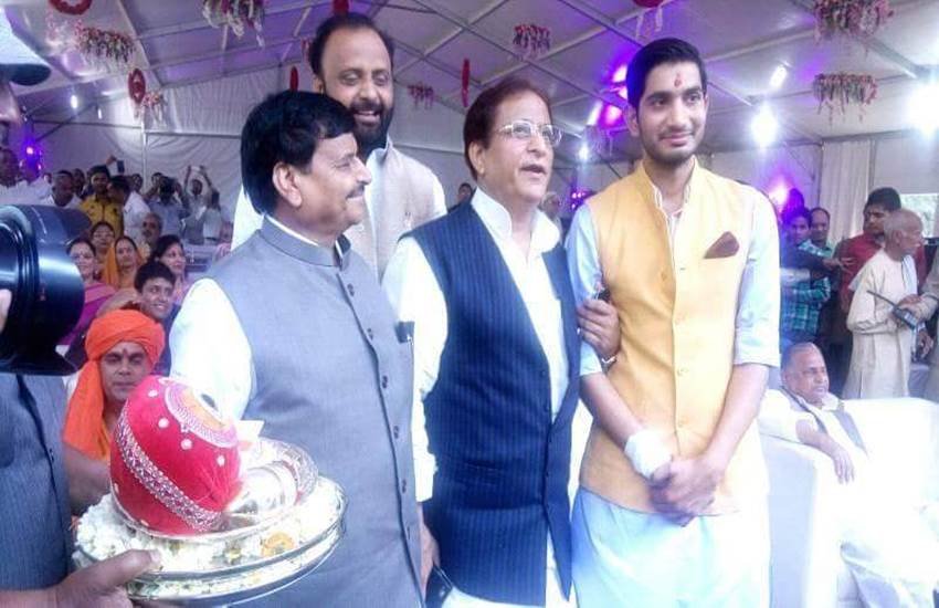 aditya yadav marriage, aditya yadav wedding, mulayam singh nephew marriage, shivpal yadav son marriage, raj lakshmi singh, aditya yadav raj lakshmi marriage, akhilesh yadav cousin marriage, आदित्‍य यादव शादी, आदित्‍य यादव राजलक्ष्‍मी, अखिलेश यादव चचेरे भार्इ की शादी, आदित्‍य यादव शादी फोटो