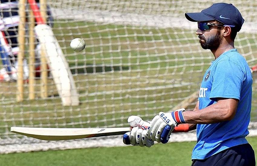 Virat Kohli bat, MS Dhoni, kohli dhoni bat, MRF, spartan bat, dhoni earning, kohli earning, MS dhoni endorsements, virat kohli endorsement Chris Gayle, AB de Villiers, bat sticker price, suresh raina bat, ajinkya rahane bat, rohit sharma bat, yuvraj singh, shikhar dhawan, विराट कोहली, एमएस धोनी, धोनी की कमाई, कोहली की कमाई, कोहली विज्ञापन, कोहली बल्‍ला