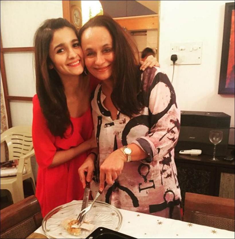 "Alia Bhatt, Alia Bhatt birthday, Alia Bhatt age, alia mahesh bhatt, alia Soni Razdan, alia sisters, Alia Bhatt film, Alia Bhatt falimy, Alia Bhatt photos, Alia Bhatt childhood photos, Alia Bhatt news, Alia mother, Alia father, entertainment photos