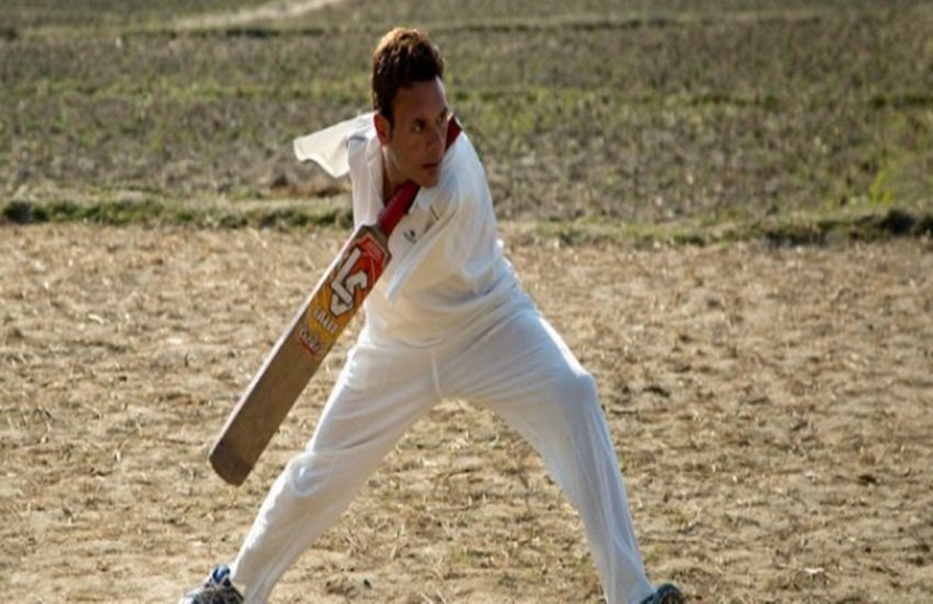 Amir Hussain Lone, armless crickter, jammu kashmir para cricket team, Amir Hussain Lone batting, Amir Hussain Lone bowling, Amir Hussain Lone Without hand, amirr hussain lone pics, amir hussain lone photos, आमिर हुसैन लोन, बिना हाथों के क्रिकेट खेलने वाला आमिर हुसैन, बिना हाथों वाला क्रिकेटर, जम्‍मू कश्‍मीर