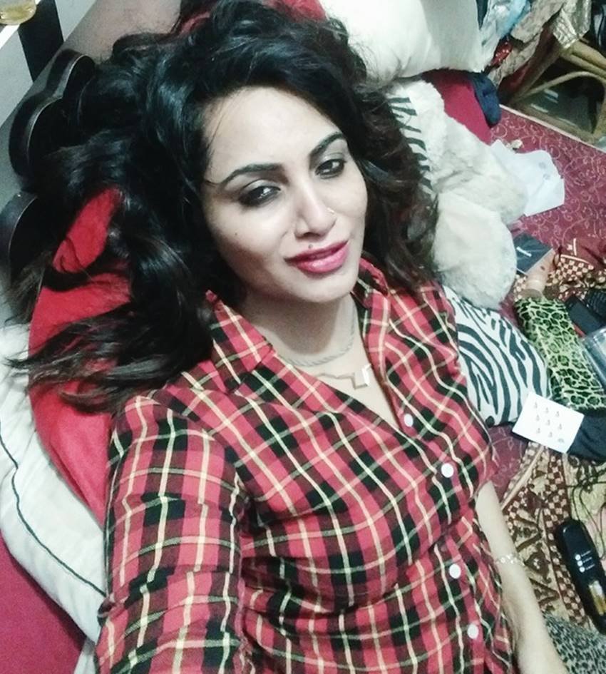 arshi khan, Indian Model, Model Arshi Khan, arshi khan Exposes Her Back, arshi khan Pregnant with Afridi child, shahid afridi, World T20, ICC World T20, india pakistan match, arshi khan video, अर्शी खान, शाहिद आफरीदी अर्शी खान, अर्शी खान वीडियो, अर्शी खान क एक्‍स्‍पोज