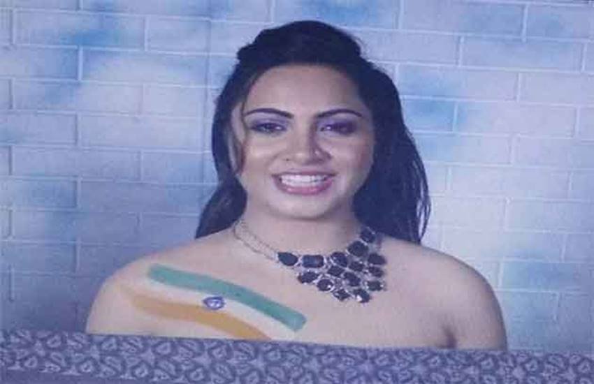 arshi khan, Indian Model, Model Arshi Khan, arshi khan Exposes Her Back, arshi khan Pregnant with Afridi child, shahid afridi, World T20, ICC World T20, india pakistan match, arshi khan video, अर्शी खान, शाहिद आफरीदी अर्शी खान, अर्शी खान वीडियो, अर्शी खान क एक्‍स्‍पोज