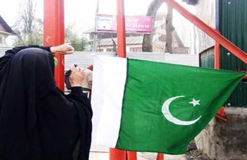 Pakistan day, Kashmiri separatists, Asiya Andrabi, Pak flags in Srinagar, Pakistan flags, national news