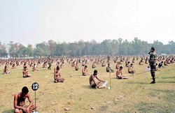 सेना ने नकल रोकने के लिए उतरवाए 1150 नौजवानों के कपड़े, सिर्फ अंडरवियर में लिया एग्‍जाम