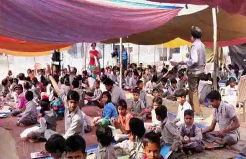 गरीब बच्चों को पढ़ाते 70 साल के सेवानिवृत्त इंजीनियर