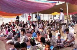 रंग लाई 70 साल के रिटायर इंजीनियर की छोटी सी मुहिम, साकार हो रहा गरीब बच्चों के पढ़ने का सपना