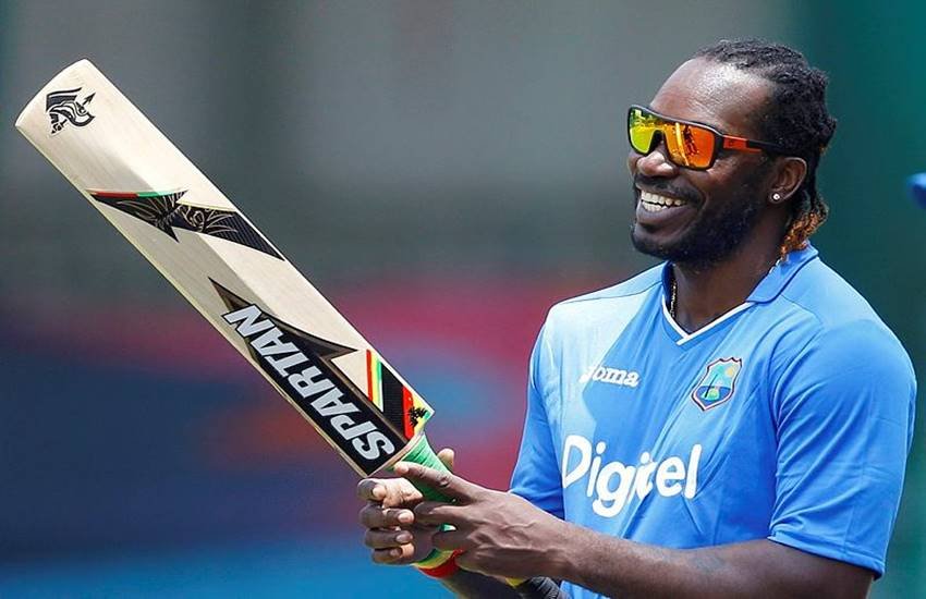 Virat Kohli bat, MS Dhoni, kohli dhoni bat, MRF, spartan bat, dhoni earning, kohli earning, MS dhoni endorsements, virat kohli endorsement Chris Gayle, AB de Villiers, bat sticker price, suresh raina bat, ajinkya rahane bat, rohit sharma bat, yuvraj singh, shikhar dhawan, विराट कोहली, एमएस धोनी, धोनी की कमाई, कोहली की कमाई, कोहली विज्ञापन, कोहली बल्‍ला