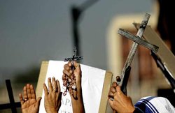 ईसाई बनाने के आरोप पर भिड़े हिंदू संगठन और दलित, हिंदू जागरण मंच का आरोप- हमें डंडों और पत्थरों से पीटा