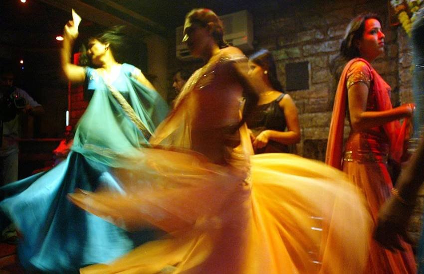 Devendra Fadnavis, Shrihari Amey, Maharashtra, Dance Bar
