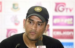 कैंसर मरीजों की मदद के लिए आगे आए धोनी और लिएंडर पेस समेत खिलाड़ी